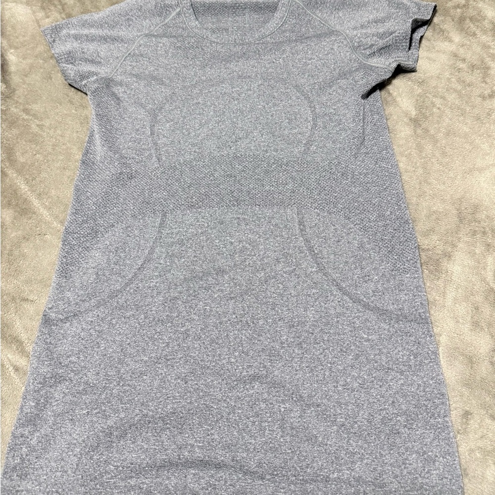 lululemon athletica Heather Gray Short Sleeve Tee